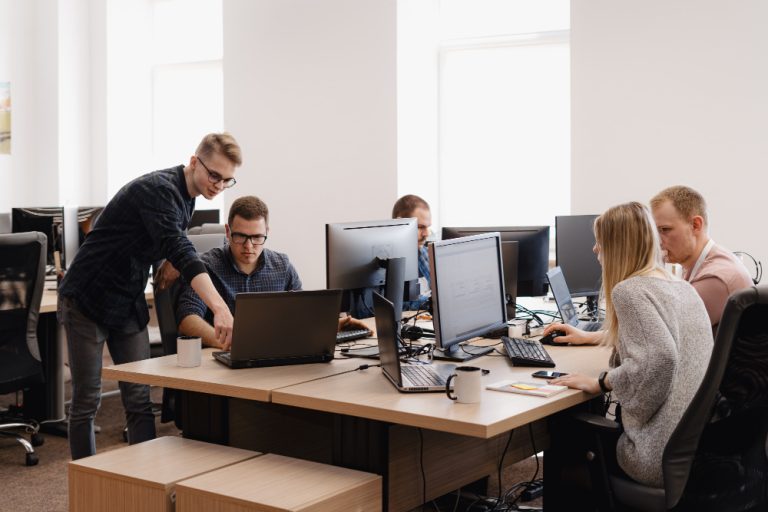 5210 (7Why Local Businesses Avoid In-House IT Hiring